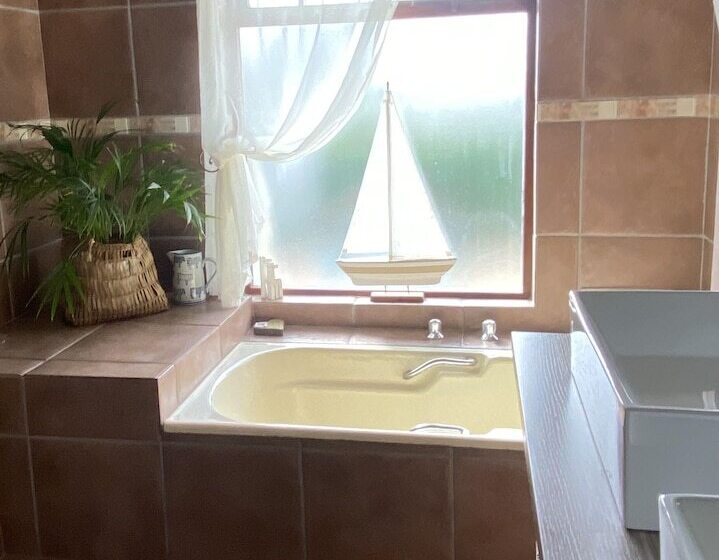 Dolphin Circle Bed And Breakfast