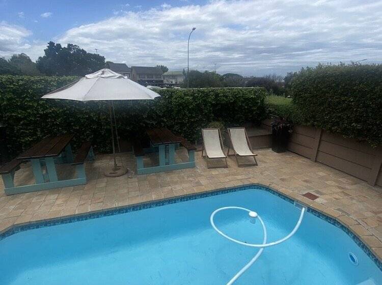 Dolphin Circle Bed And Breakfast