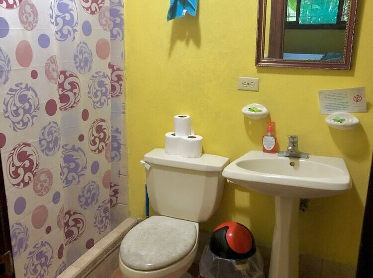 Tasty Dayz Hostel