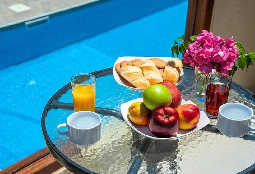 هتل Island Villa Heated Pool