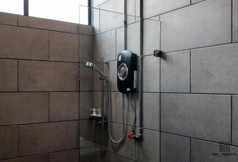 فندق Owl Poshtel Kanchanaburi