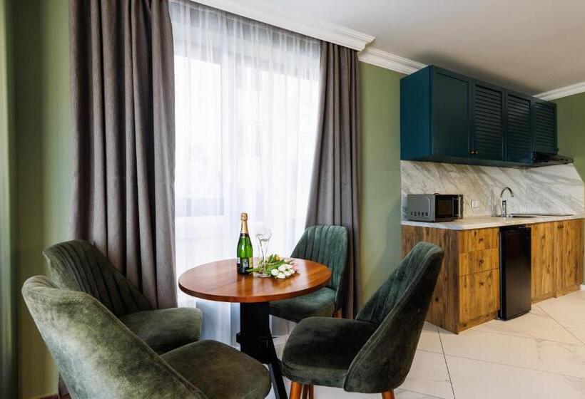 Avenue Hotel   Free Parking