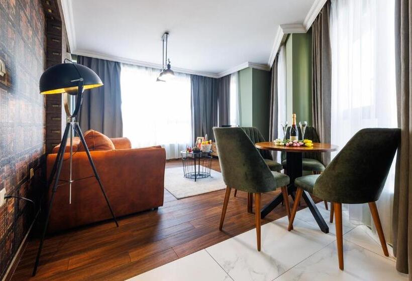 Avenue Hotel   Free Parking
