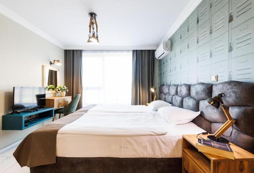 Avenue Hotel   Free Parking