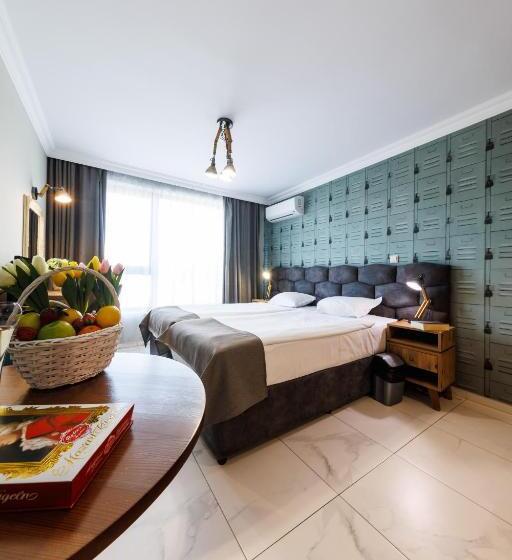 Avenue Hotel   Free Parking