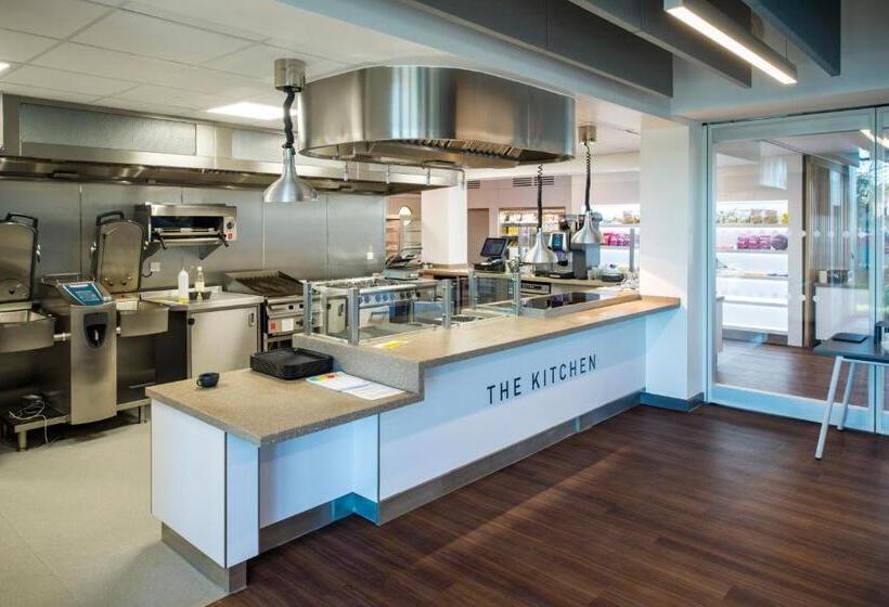 هتل Elite Athlete Centre And