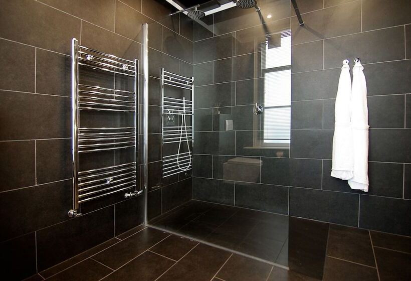 بنسيون 1637: Historic Canal View Suites