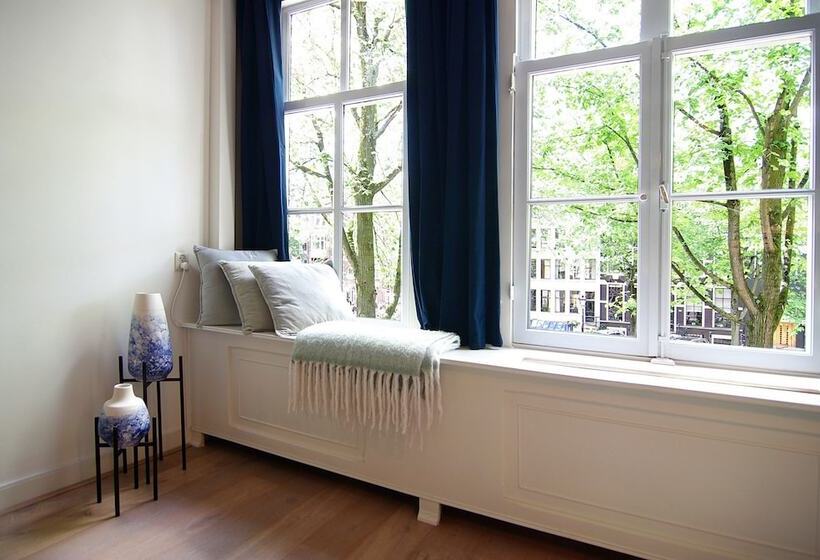بنسيون 1637: Historic Canal View Suites