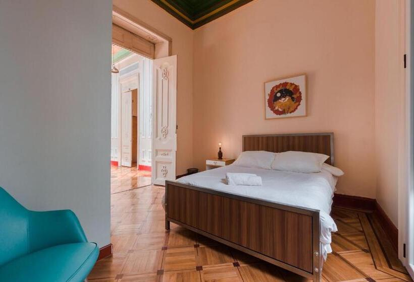 هاستل Hostal R10