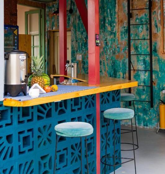 هاستل Hostal R10