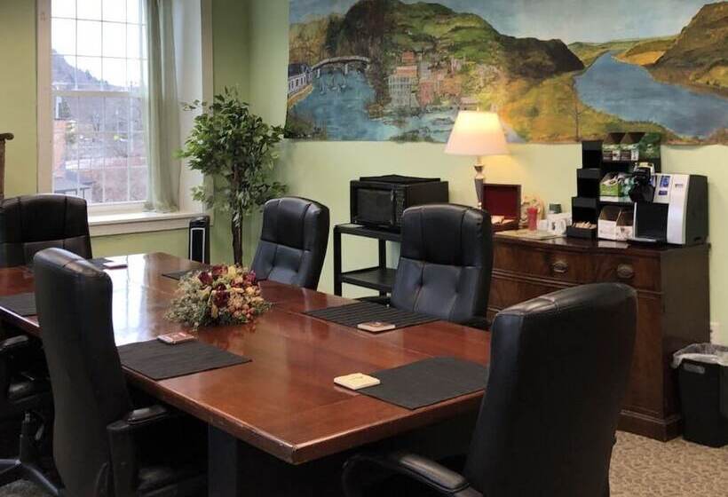 مبيت وإفطار The Inn At Stone Mill