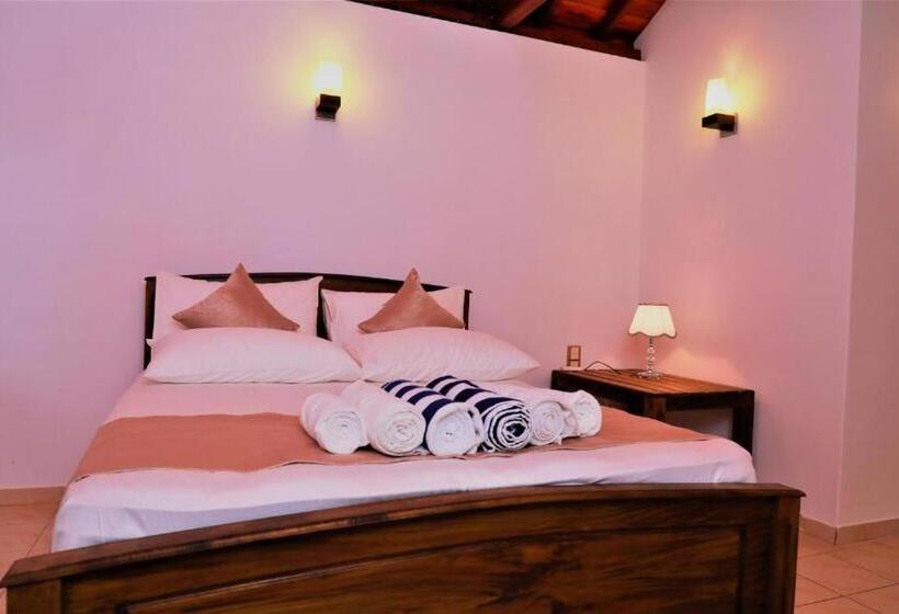 هتل Shenora Beach Resort
