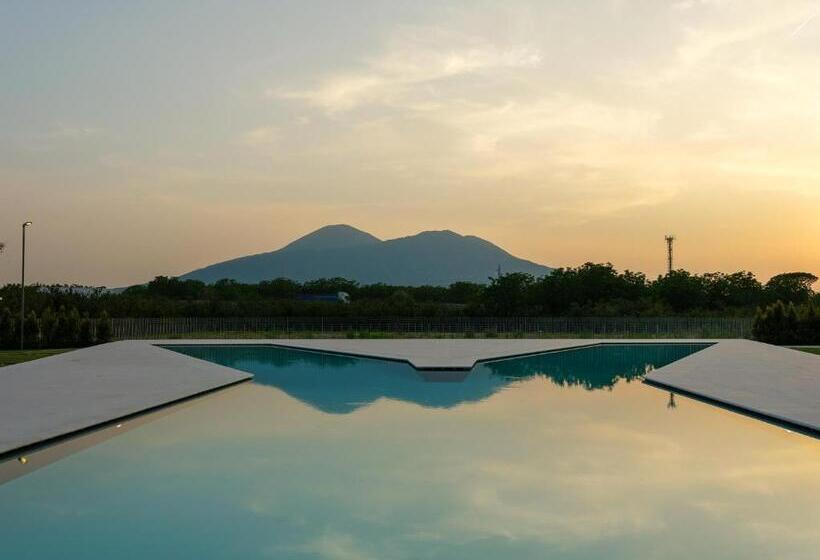 هتل Secret Garden Resort & Spa