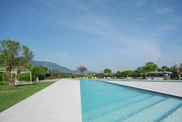 هتل Secret Garden Resort & Spa