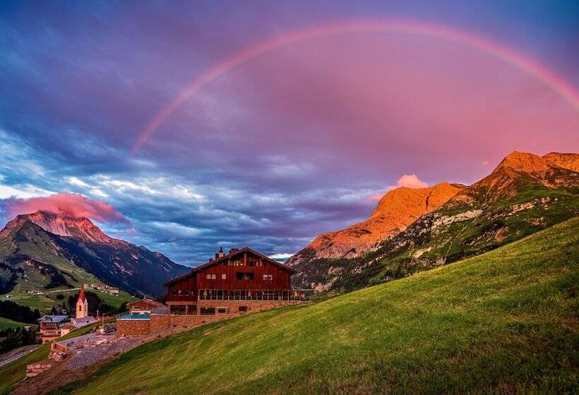 استراحتگاه Alpenparks Hotel & Apartment Arlberg Warth Mit Pool