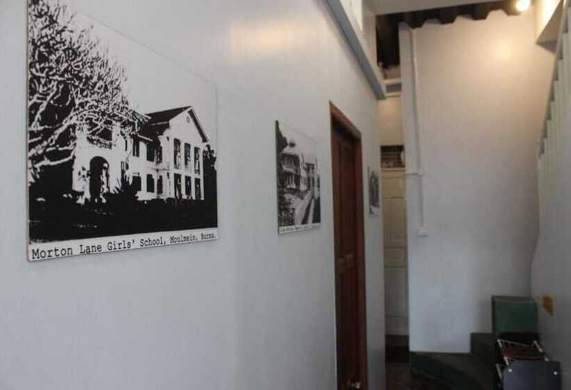 هتل The Old Moulmein Hostel