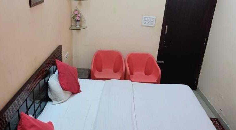 فندق Oyo 24714 Leela S Guest House