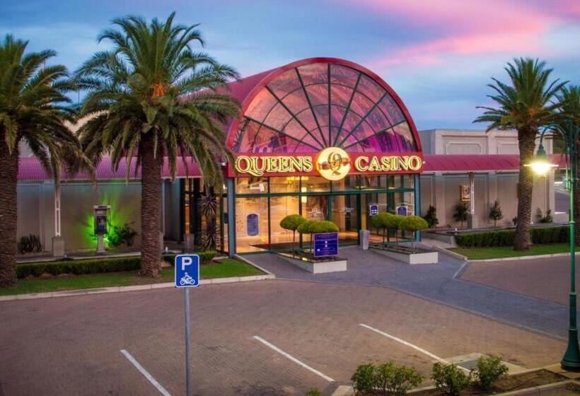 هتل Queens Casino And