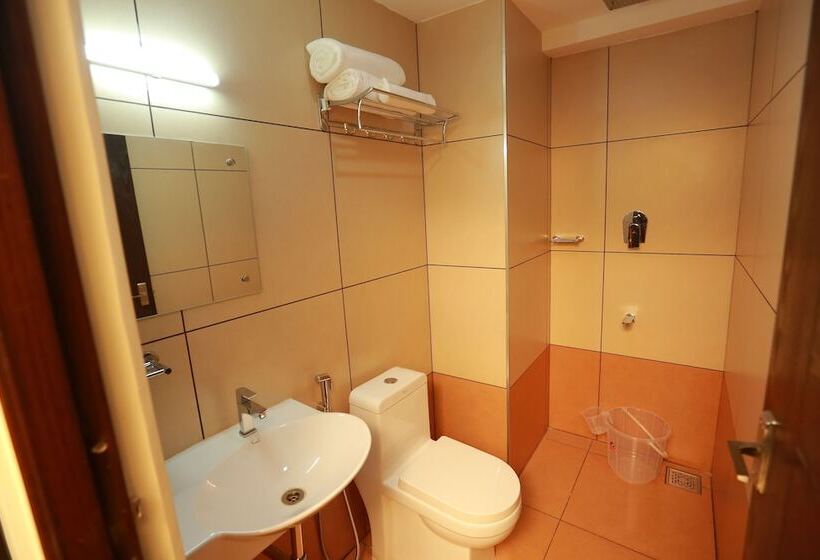 هتل The Crescent Suites