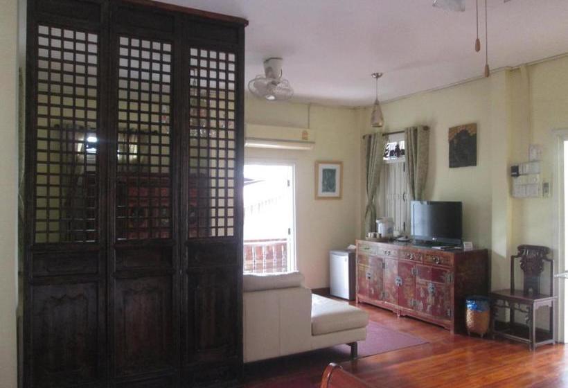 Пансион Spacious Private Suite