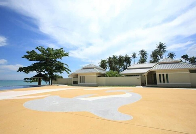 استراحتگاه Wis Beach Khanom