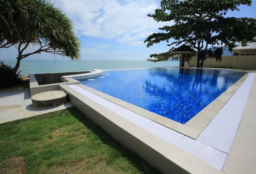 استراحتگاه Wis Beach Khanom