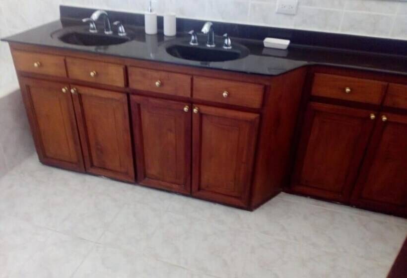 مبيت وإفطار La Casa De Cariari Al Golf