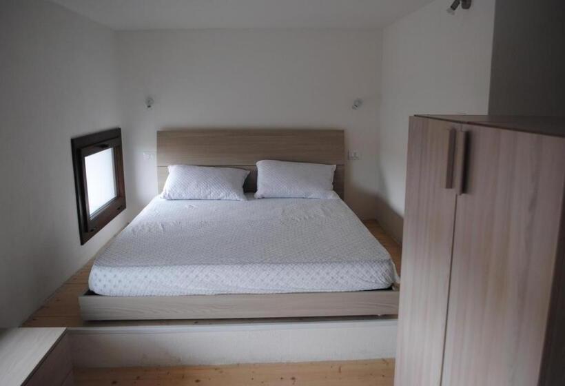 Luxar Room