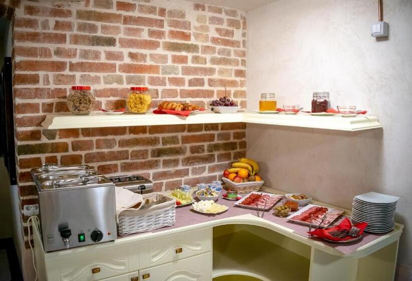 تختخواب و صبحانه Ana Boutique