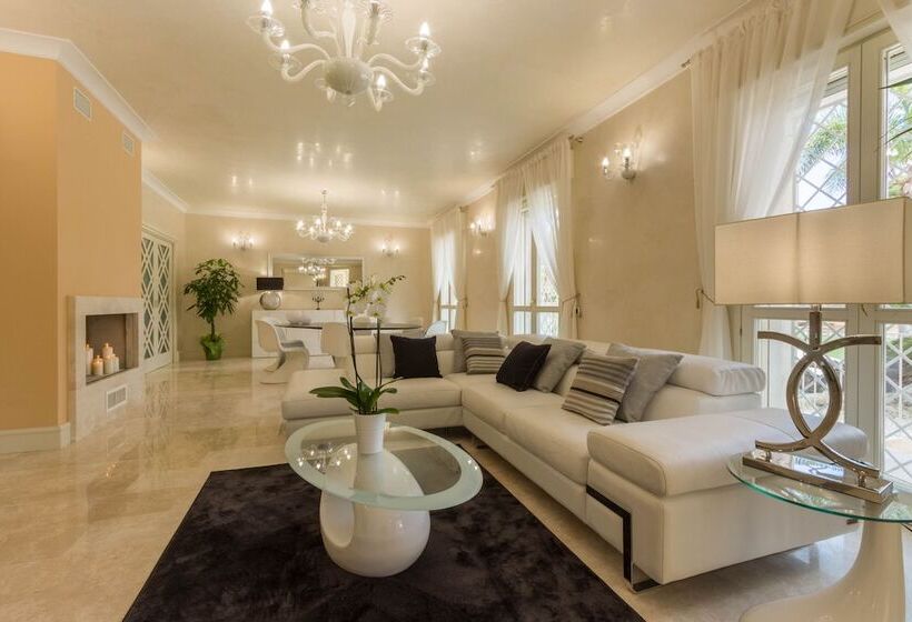 تختخواب و صبحانه Villa Furoa