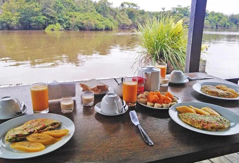 Hotel Amazon Oasis Floating Lodge