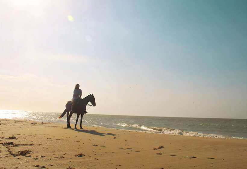 هتل On Vacation Wayira Beach
