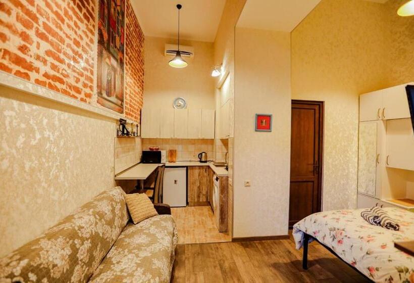 Luky Apartment On Rustaveli Ave