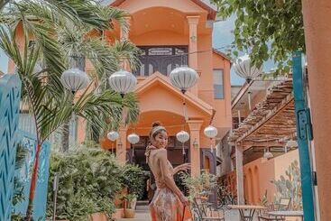 تختخواب و صبحانه The Mansion Hoi An By Minova