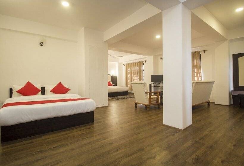 هتل Oyo 16637 Tiara Regency