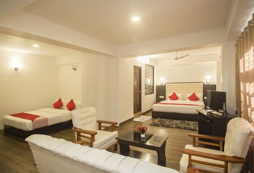 هتل Oyo 16637 Tiara Regency