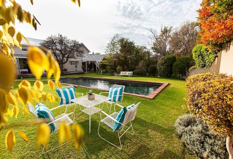 بنسيون The Habit Guesthouse