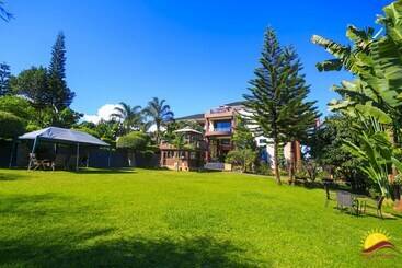 Shine Country Resort Hotel Hostel