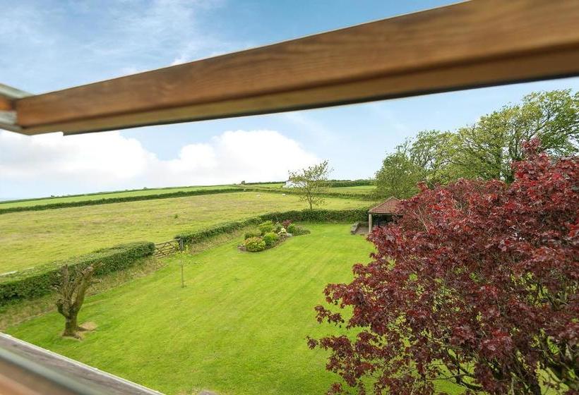 Kidwelly Farmhouse B&b