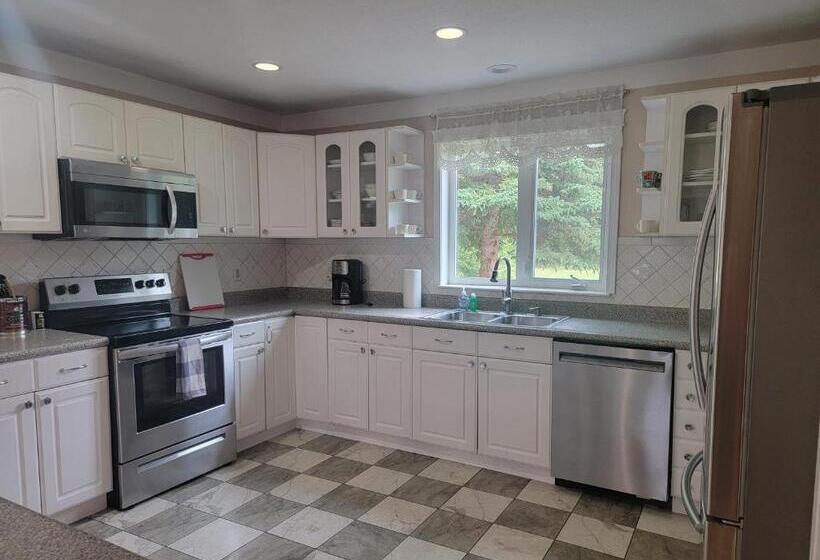 فندق Alaska Country Inn