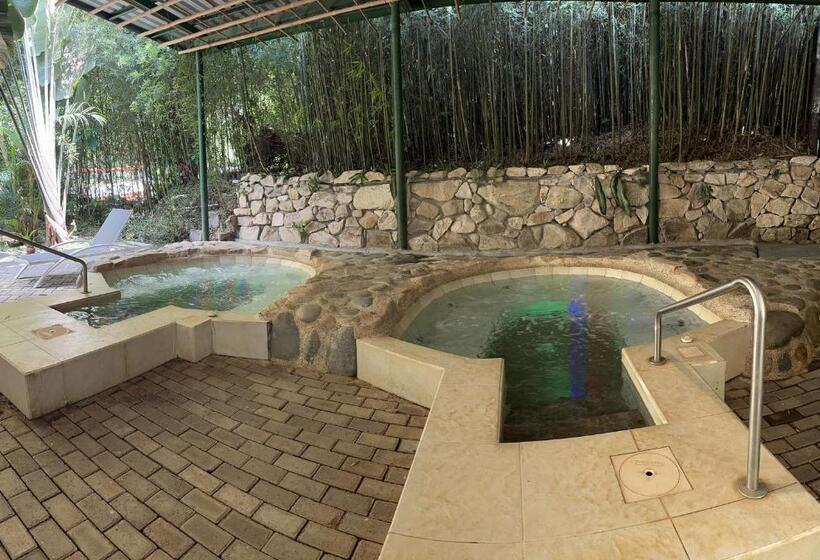 منتجع Ecopark Hosteria Puyo