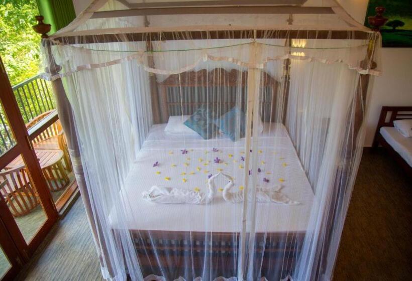 تختخواب و صبحانه Laluna Eco Resort Pvt Ltd
