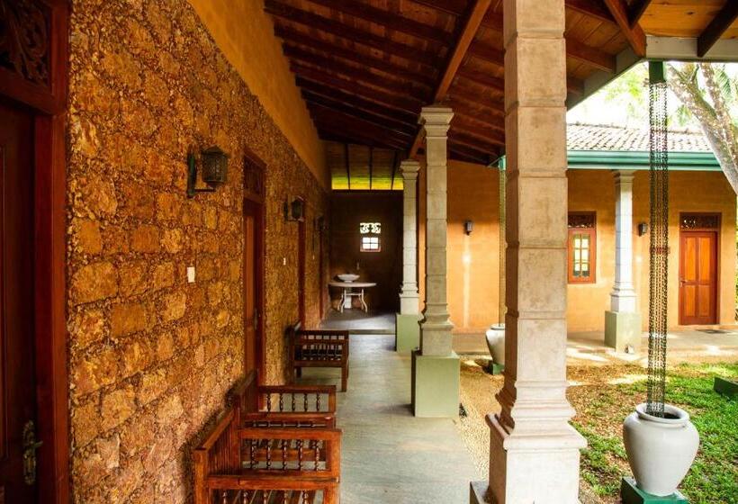 تختخواب و صبحانه Laluna Eco Resort Pvt Ltd
