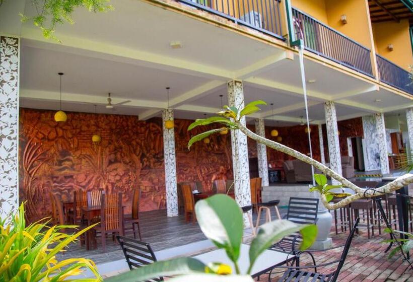 تختخواب و صبحانه Laluna Eco Resort Pvt Ltd