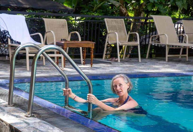 تختخواب و صبحانه Laluna Eco Resort Pvt Ltd