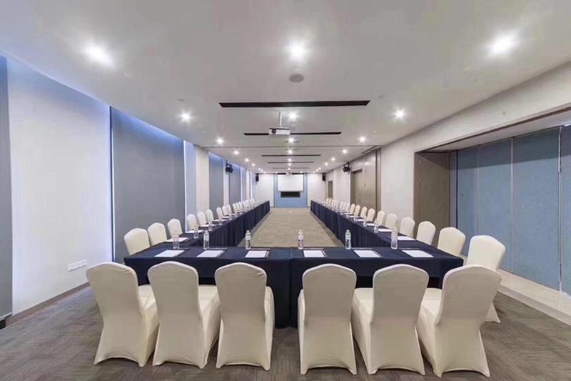 هتل Holiday Inn Express   Xichang City Center, An Ihg
