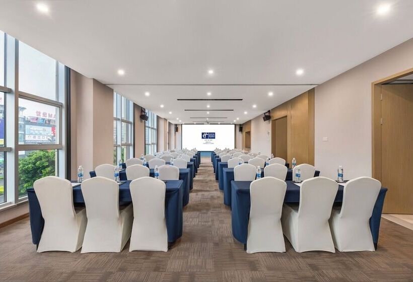 هتل Holiday Inn Express   Xichang City Center, An Ihg