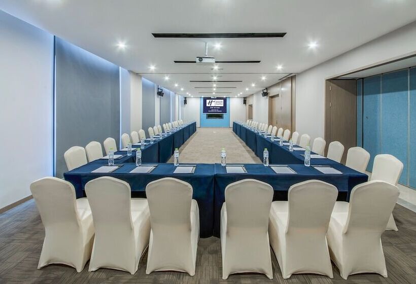 هتل Holiday Inn Express   Xichang City Center, An Ihg