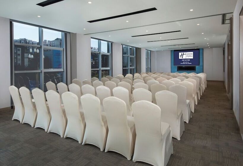هتل Holiday Inn Express   Xichang City Center, An Ihg