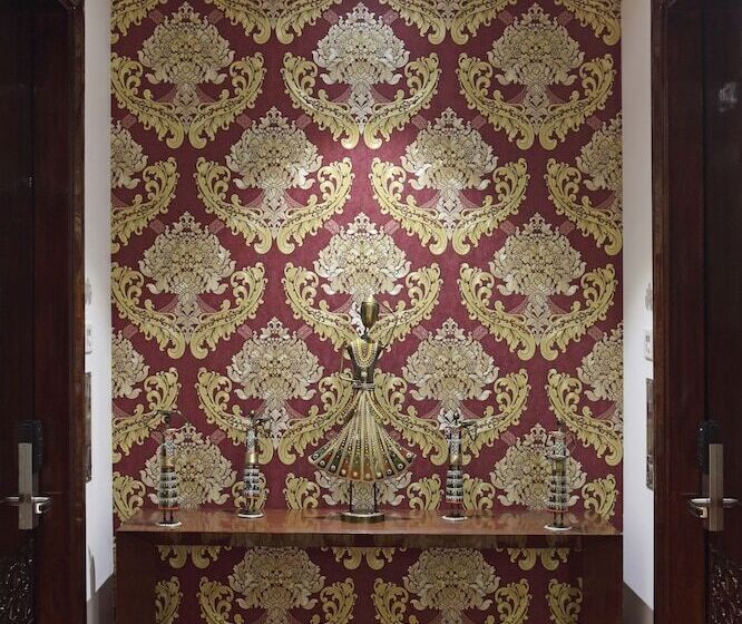 هتل The Royal Phular